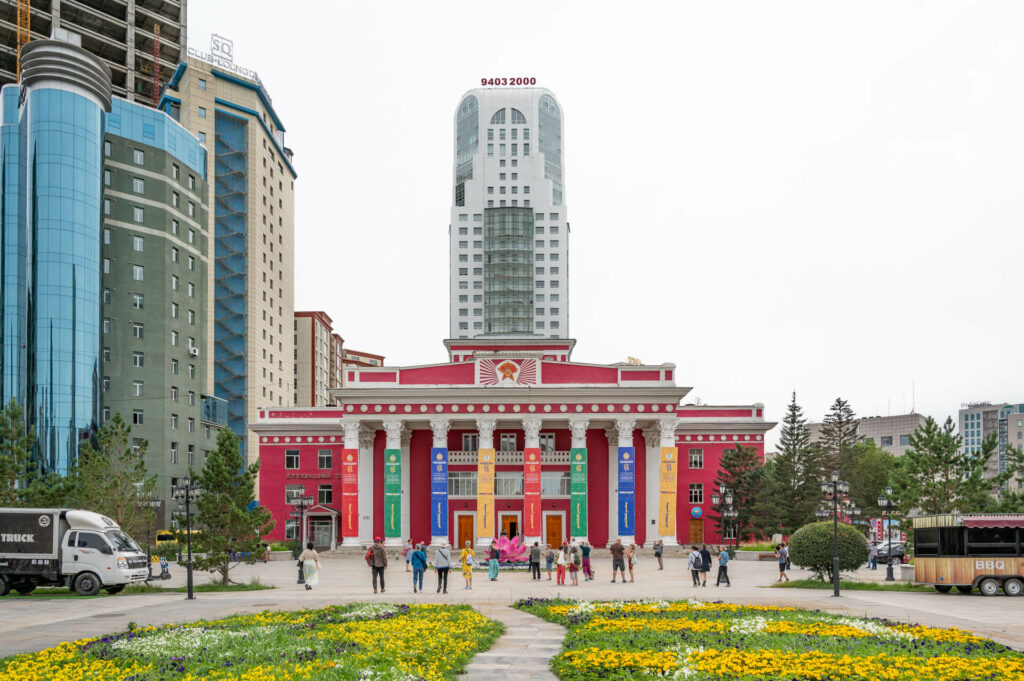 Ulaanbaatar, National akad. Theater