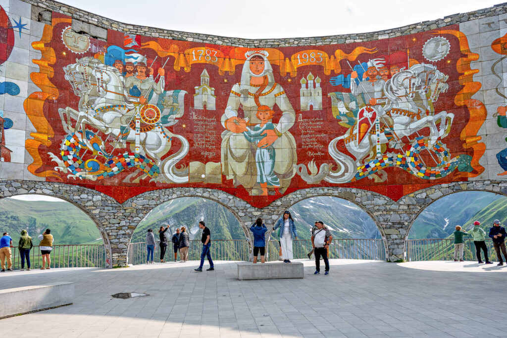 Teufelsschlucht, Georgisch-Russische Freundschaftsdenkmal, Georgische Heerstraße
