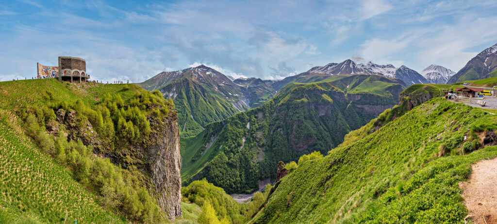 Teufelsschlucht, Georgisch-Russische Freundschaftsdenkmal, Georgische Heerstraße
