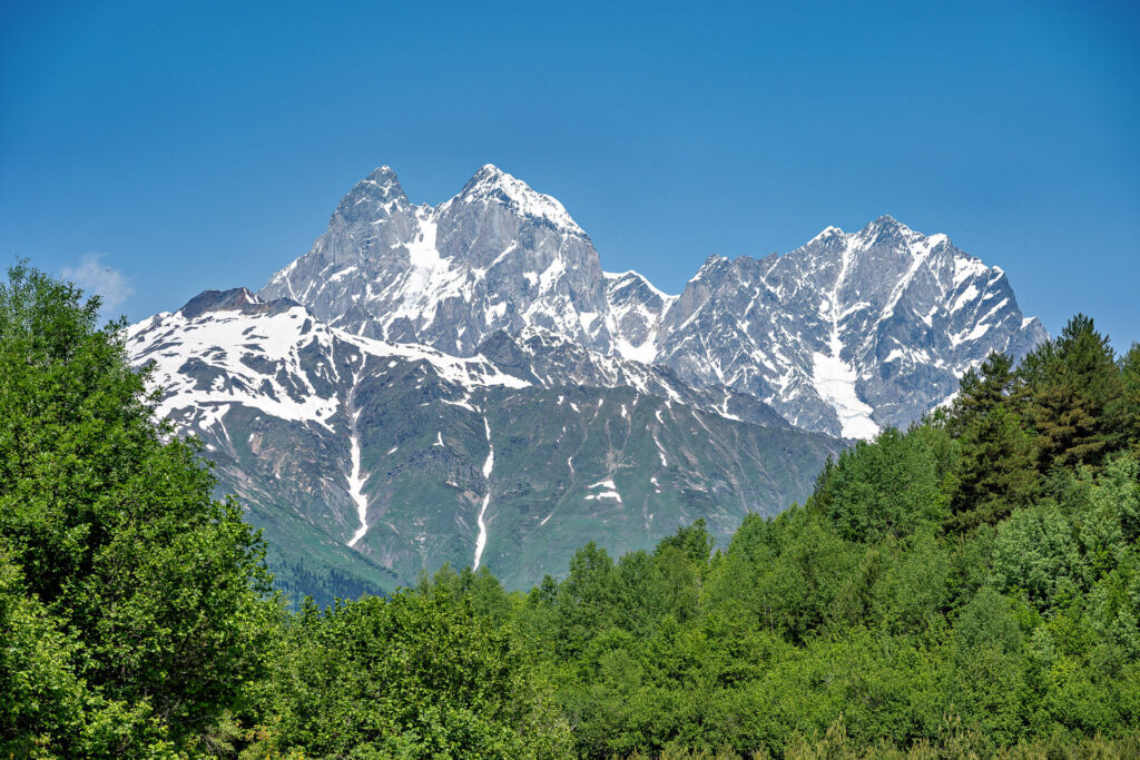 Uschba (Südgipfel 4737 m hoch, Nordgipfel 4698 m), Großer Kaukasus, Swanetien