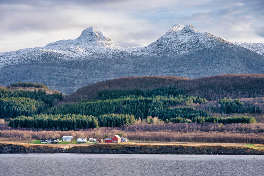 "Die sieben Schwestern", Norwegen, Hurtigruten "Die sieben Schwestern", Norwegen, Hurtigruten