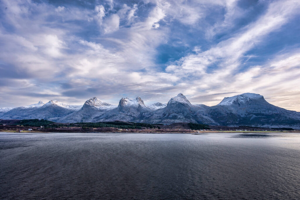"Die sieben Schwestern", Norwegen, Hurtigruten "Die sieben Schwestern", Norwegen, Hurtigruten